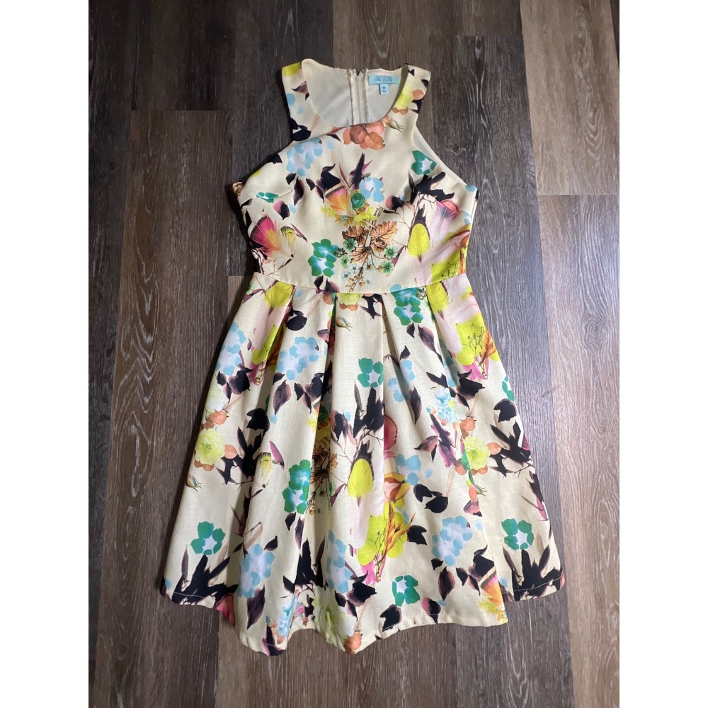 She Sky Floral Fit and Flare Dress‎ Womens Medium Cream Multi Sleeveless